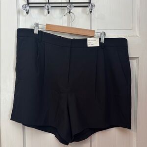 Abercrombie & Fitch NWT  Ultra High Rise Pleated Women's Black Shorts Size 20